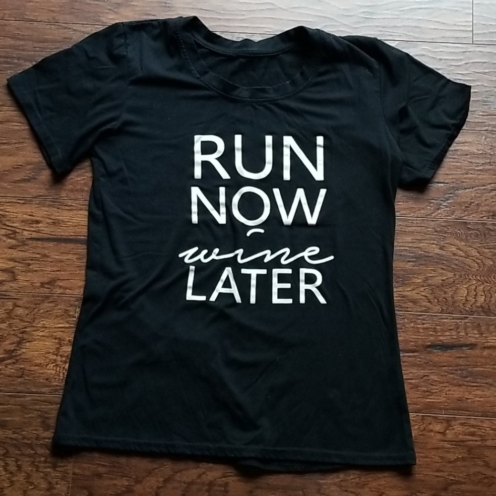 Run Now Wine Later graphic tee. 🍷 Medium.